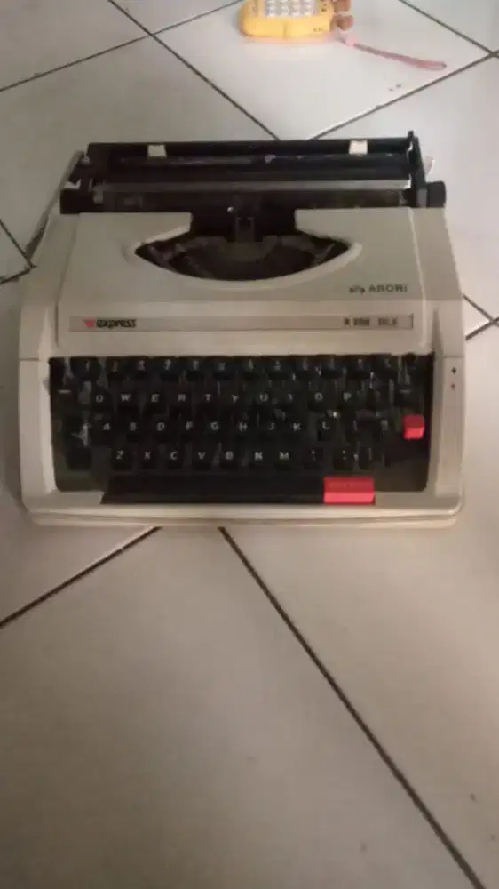 Mesin Ketik Tik Manual Arori Express R 208 DLX Vintage