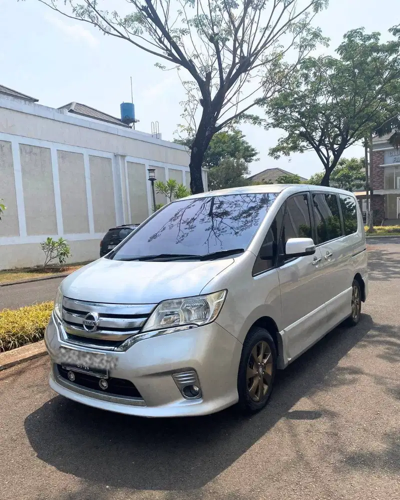 Dijual Serena HighWayStar 2.0 AT silver 2013 mulus dan terawat