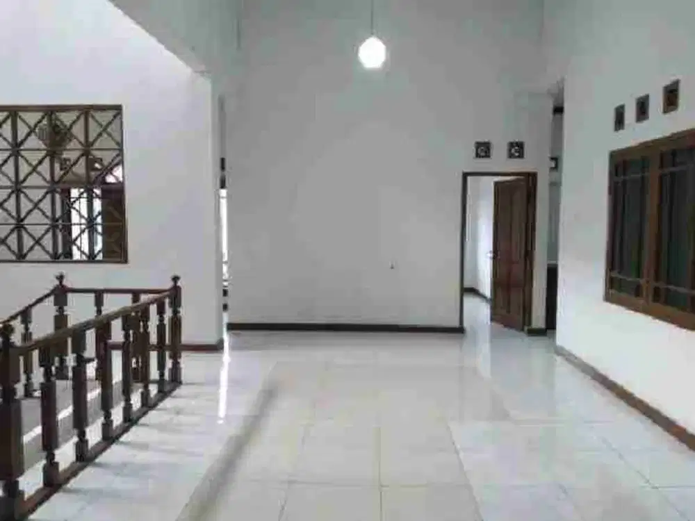 Dijual & Disewakan Ruang Usaha Strategis — Lokasi Ramai di Lengkong Bandung