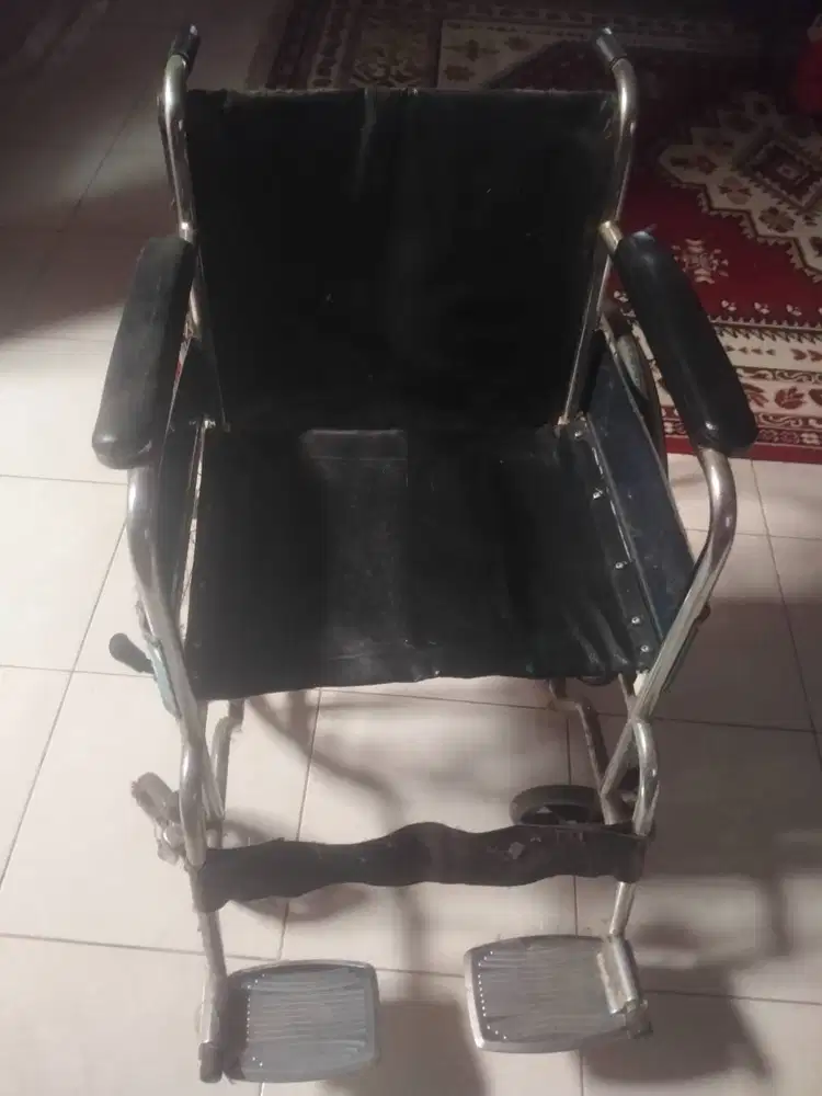 Dijual cepat kursi roda lipat bekas 800rb nego merk selaco