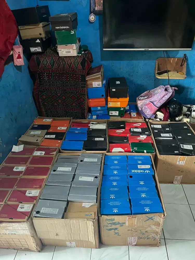 110 PASANG SEPATU