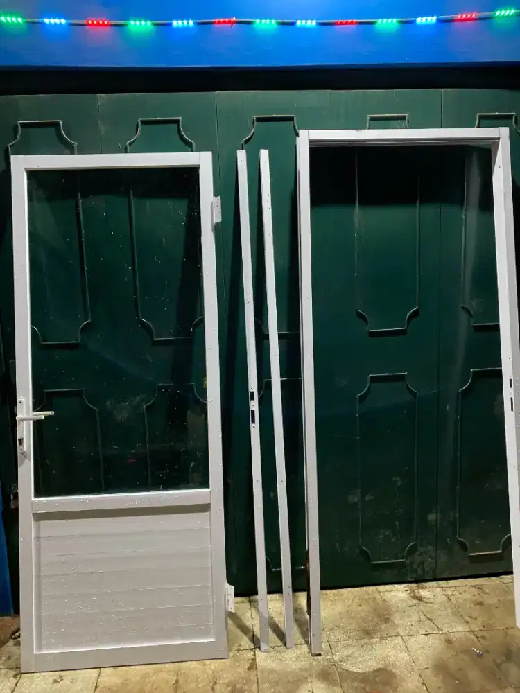 Kusen dan pintu almunium