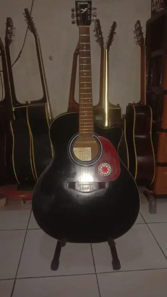 Gitar akustik Yamaha fs100