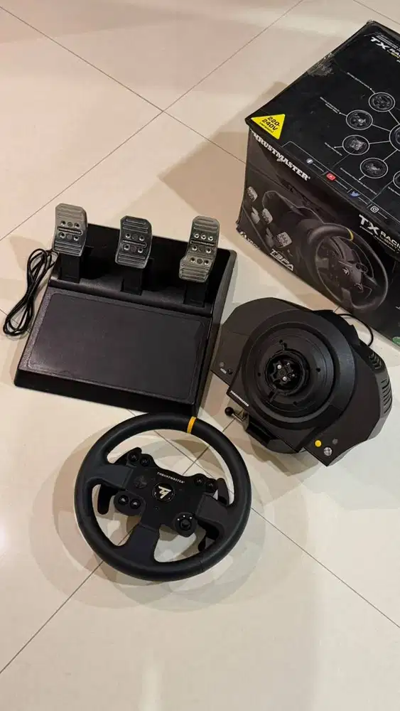 Racing Wheel Simulator - Thrustmaster TX Leather Edition