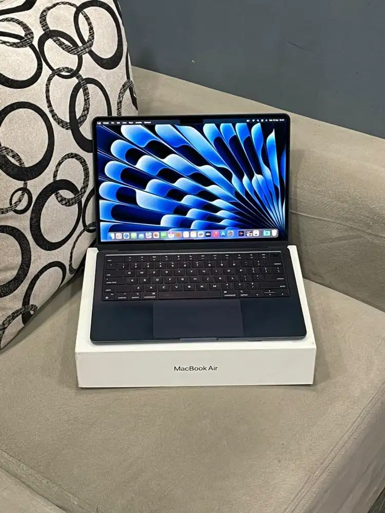 Macbook Air M2 13.6” 8/256GB Midnight ex iBox