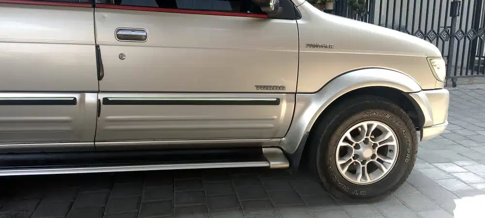 JUAL CEPAT — ISUZU GRAND TOURING 2012