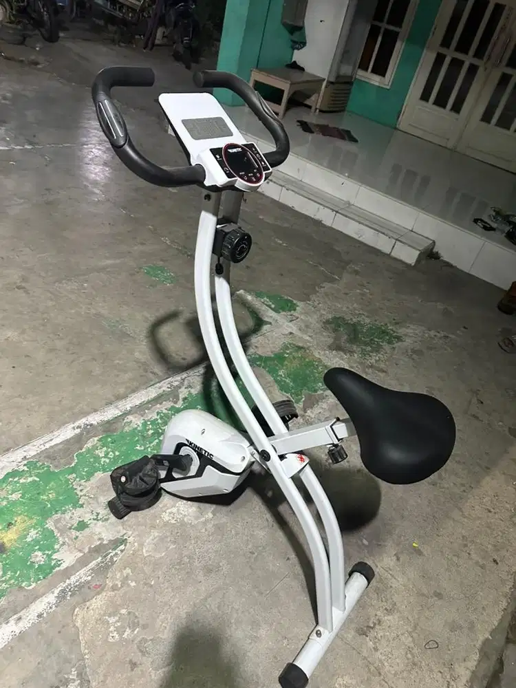 Sepeda statis merk kinetic