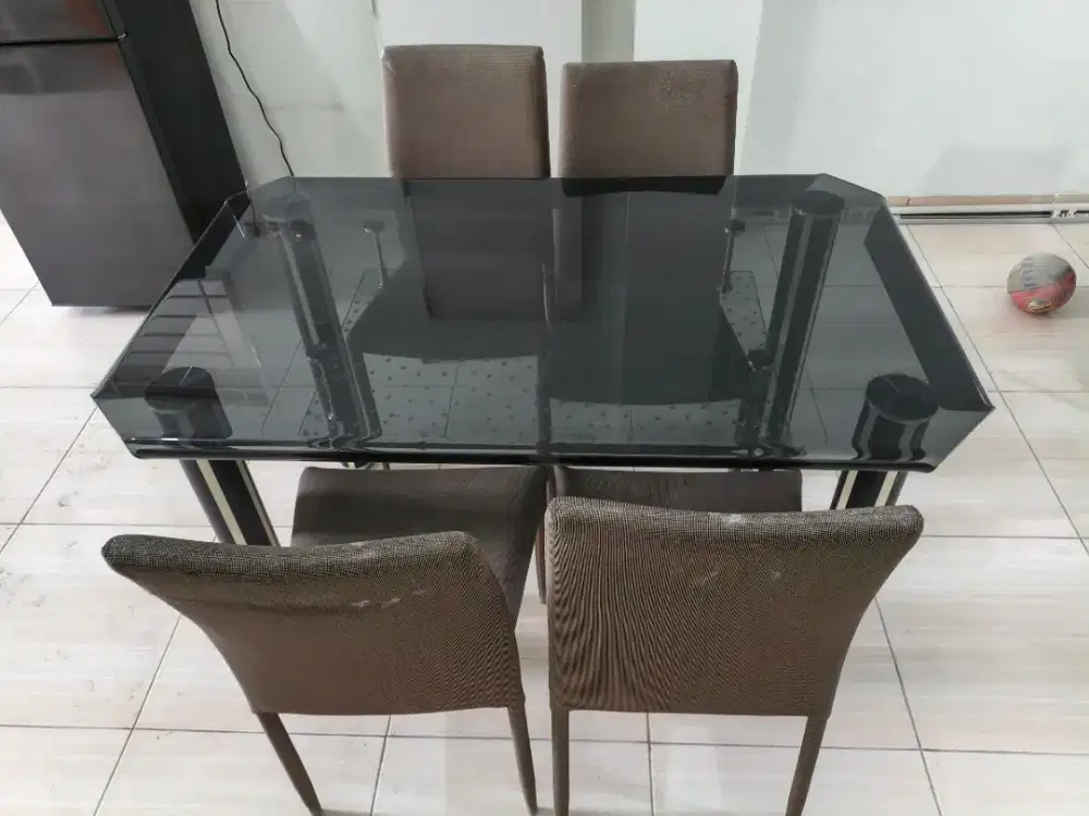 1 set Meja Makan + 4 Kursi - DIJUAL SANGAT MURAH