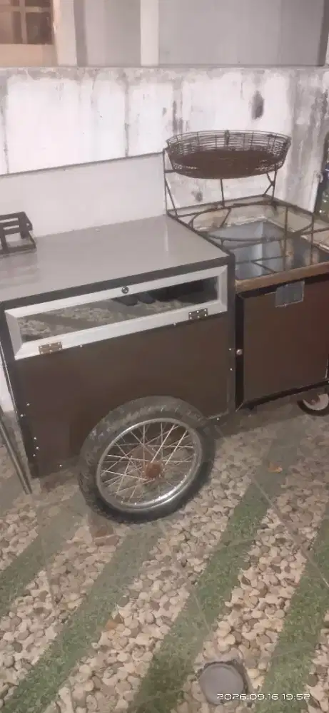 Gerobak jualan dengan tenda payung