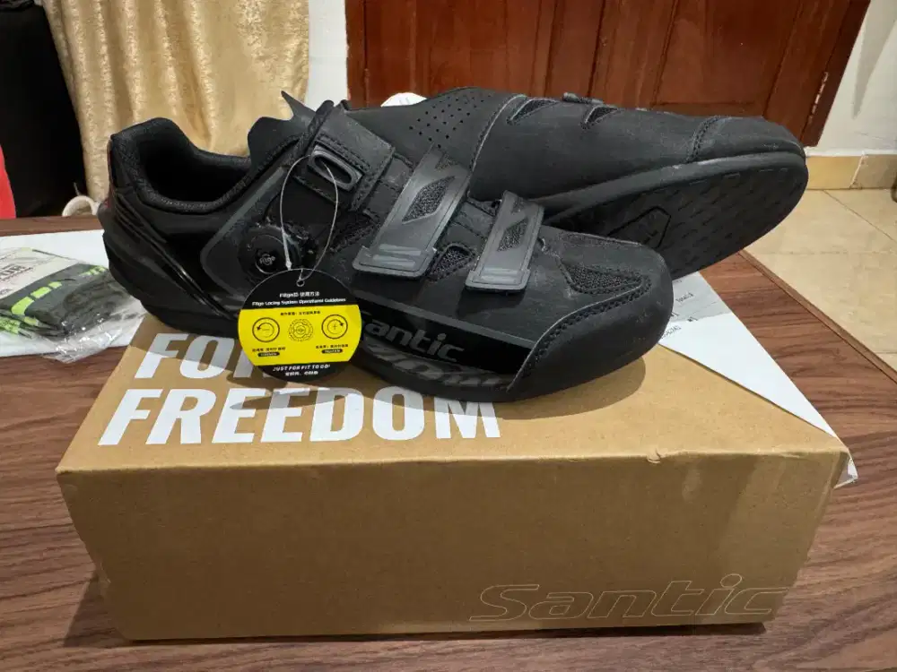 Sepatu sepeda Edisi size kebesaran