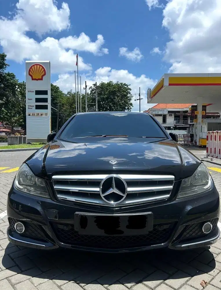 Dijual Mercedes Mercy C200 CGI Avantgarde AVG W204 Facelift FL 2011