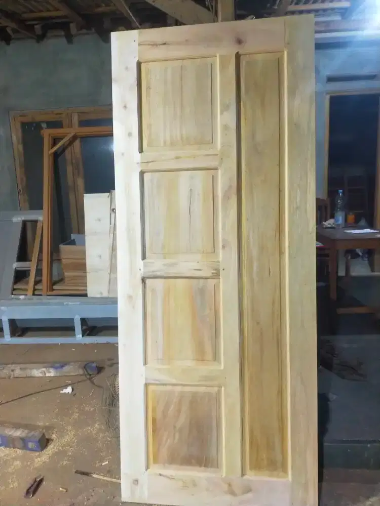 pemasangan pintu / reparasi mebel