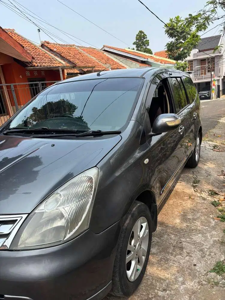 Nissan Grand livina 2011 Bensin