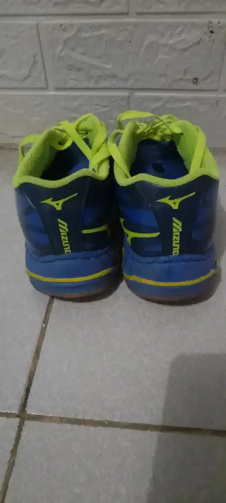 Sepatu running atau santai