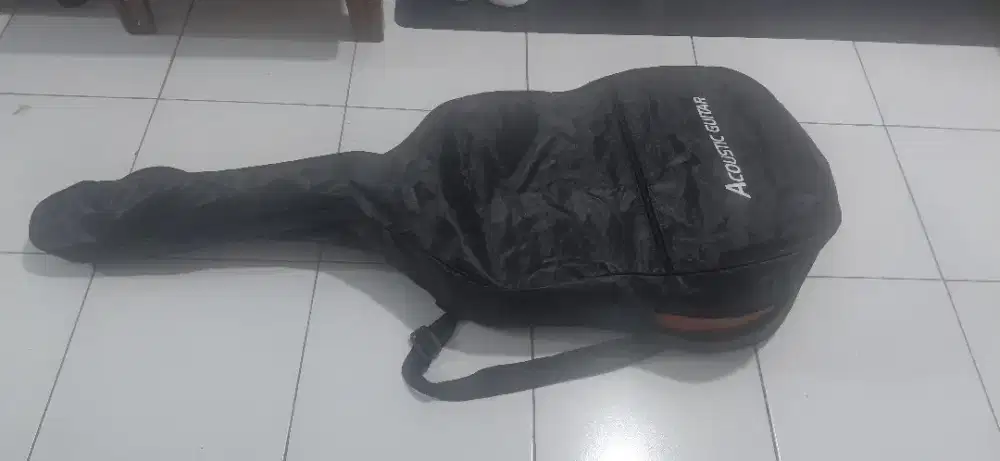 Gitar akustik jarang pake
