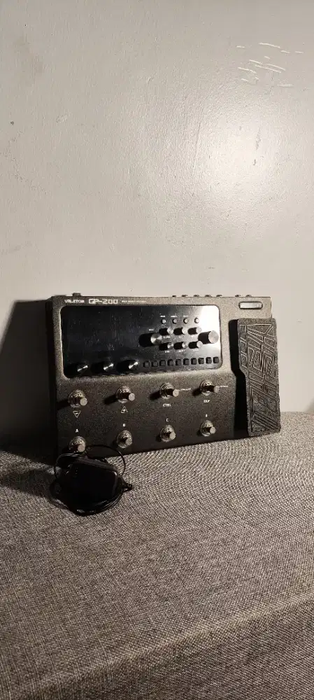 Multi Effects Processor // Valeton GP200