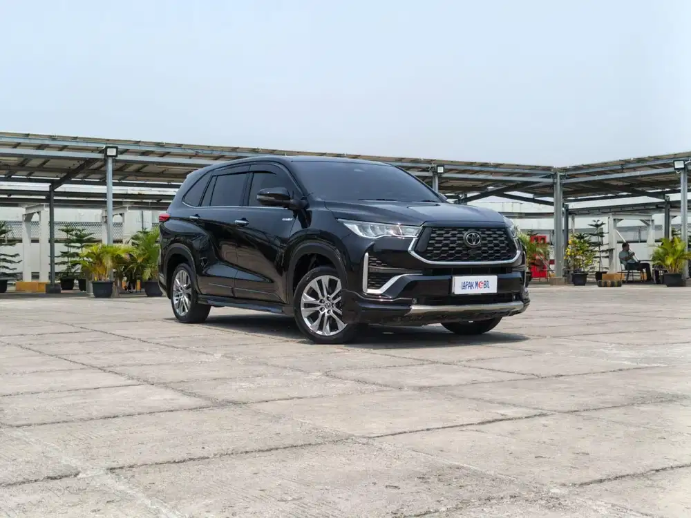 Toyota Innova Zenix 2.0 Q CVT TSS Modellista Hybrid AT 2023 Hitam