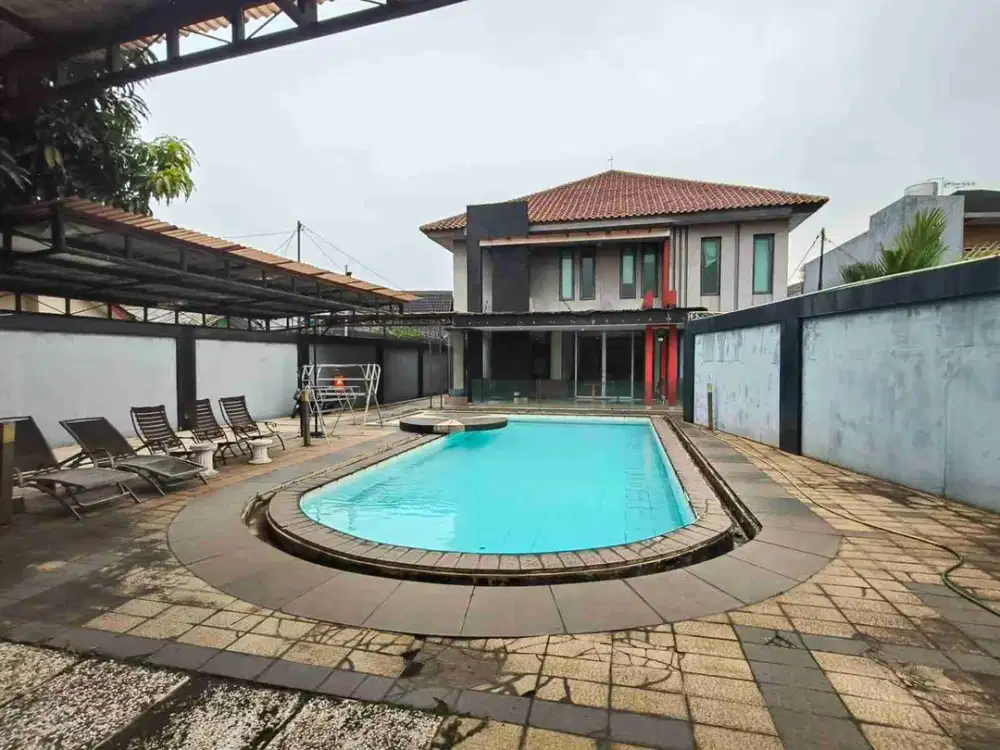 Rumah Tanah luas plus swimming pool Cibubur Jakarta Timur