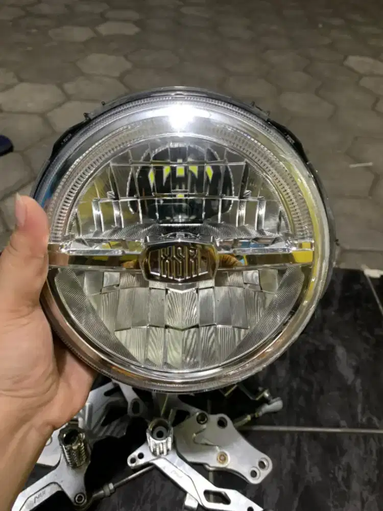 Lampu dpn xsr ori