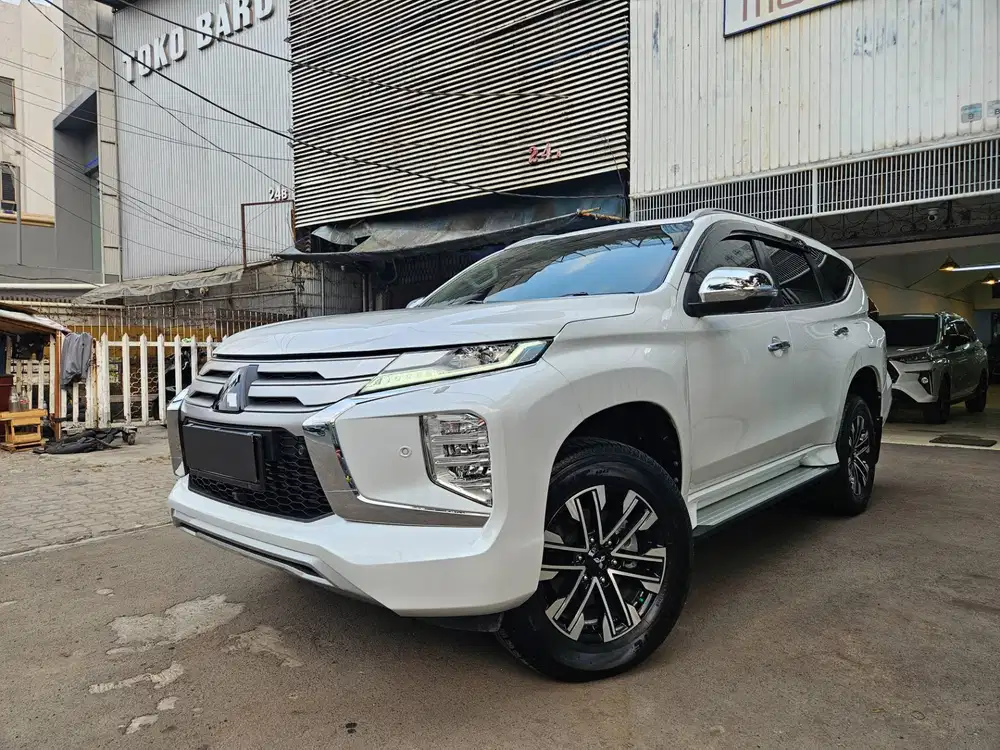 30 rb km Pajero Sport Dakar Ultimate 4x4 sunroof 2023 nik 2022 putih