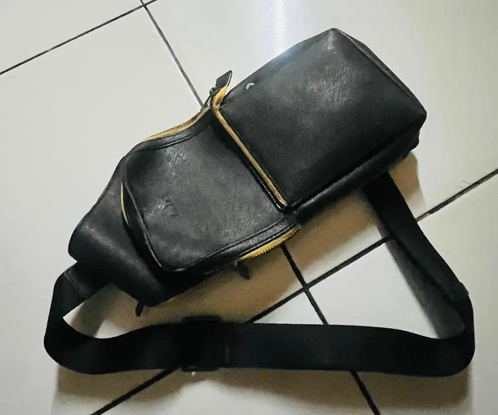Sale Tas slempang Pedro