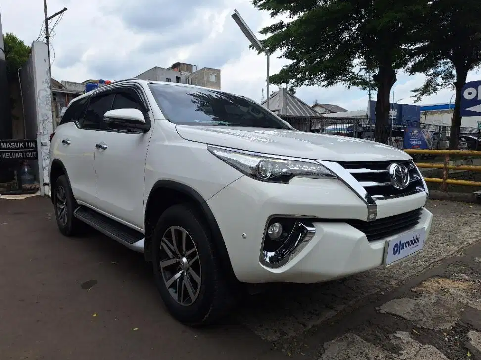 DP MURAH Toyota Fortuner 2.4 4x2 VRZ Solar-AT 2019 Putih CSJAB