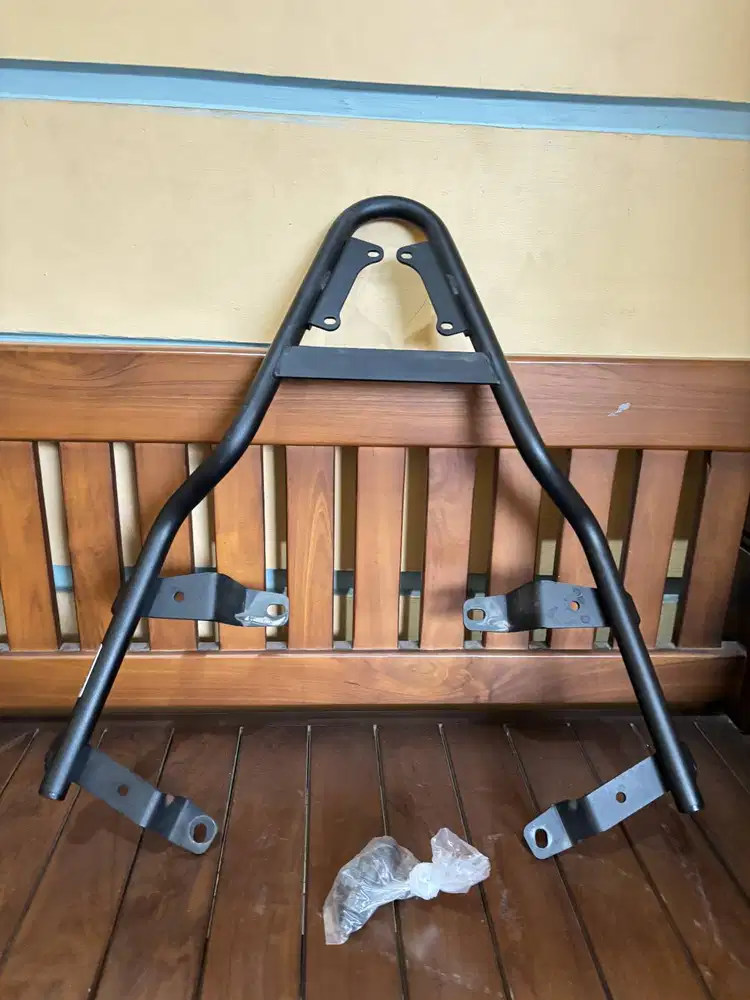 Bracket Box GIVI for ADV 160..