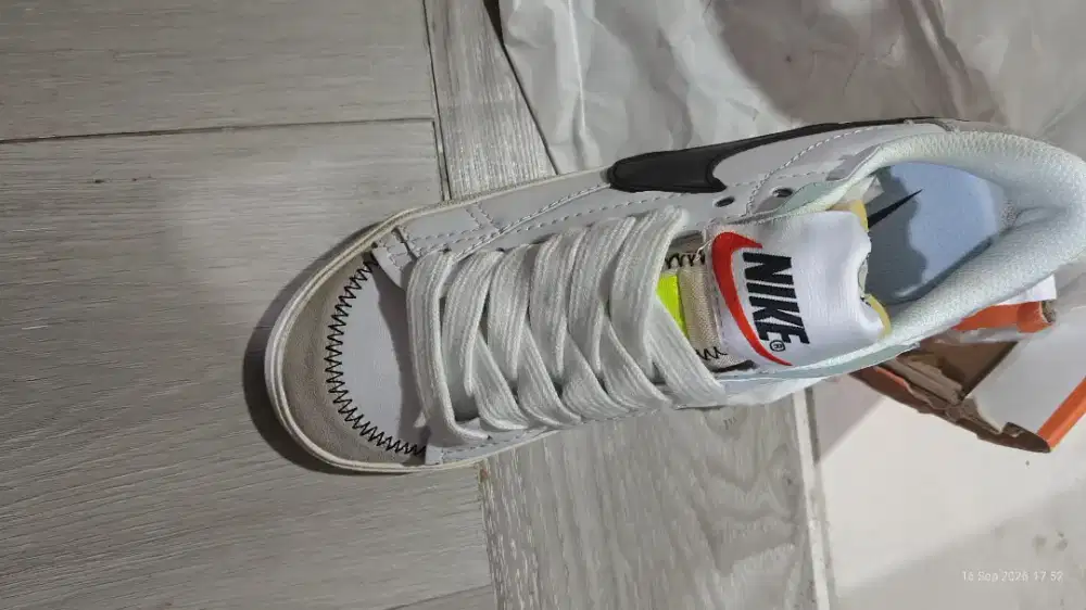 Sepatu nike masih baru