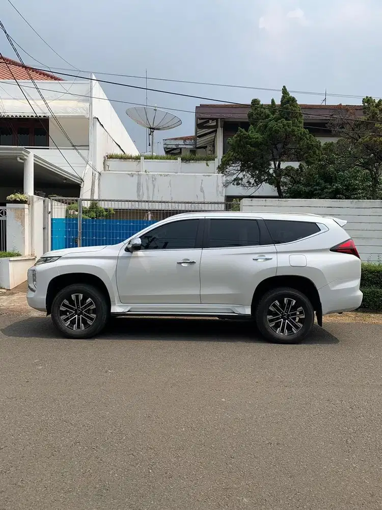 Cash Pajero Sport Dakar putih