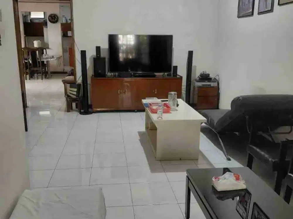 Rumah terawat Buah batu Dekat dengan fasilitas Umum Sangat Strategis