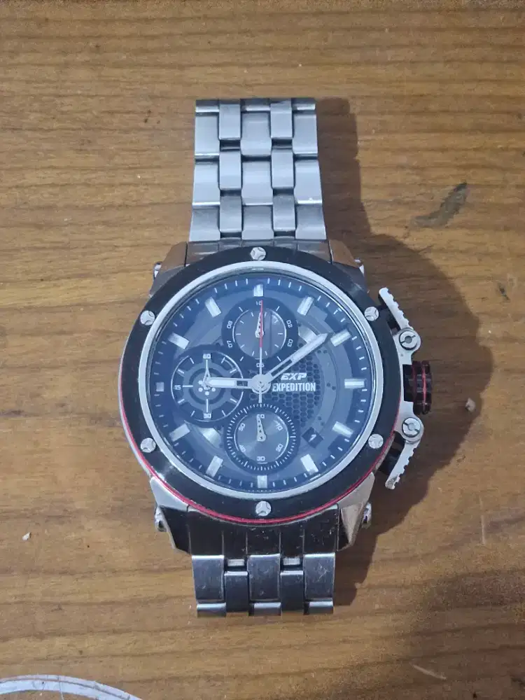 Jam expedition warna putih