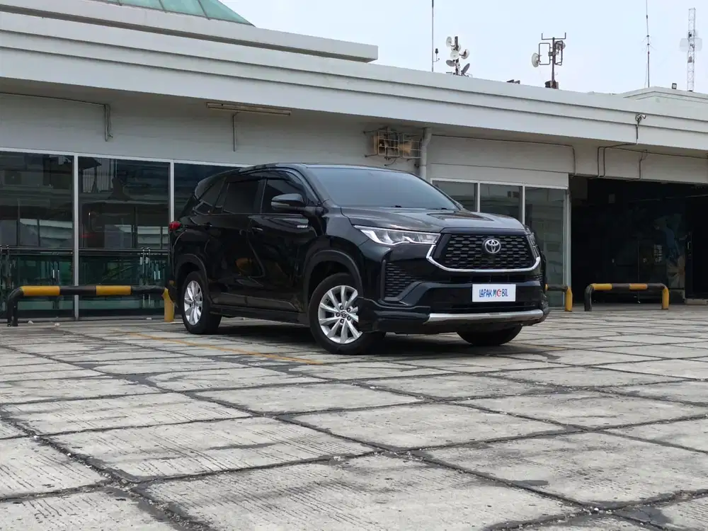 Toyota Innova Zenix 2.0 V CVT Modellista Hybrid AT 2023 Hitam KM 51RB