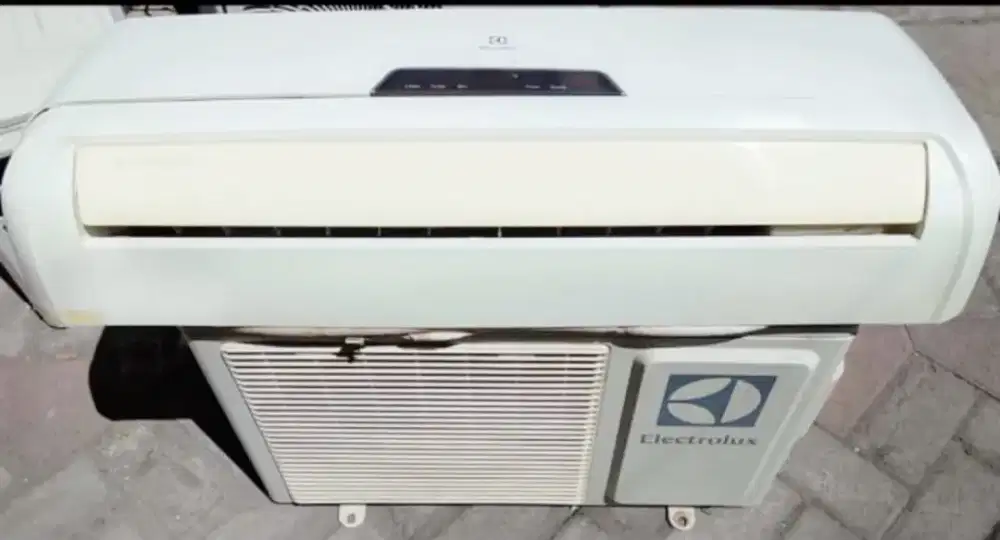 Jual ac Electrolux 1/2 pk  lowwat 320 watt kondisi 95% ori semua