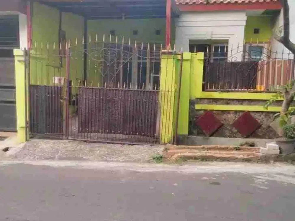 Dijual murah rumah strategis di Bukit Cimanggu City.