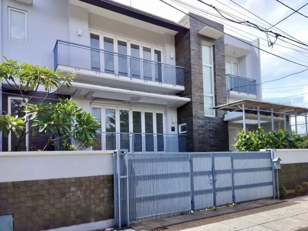 Dijual Rumah 3 Lantai di Komplek Depkes Pasar Minggu Jaksel