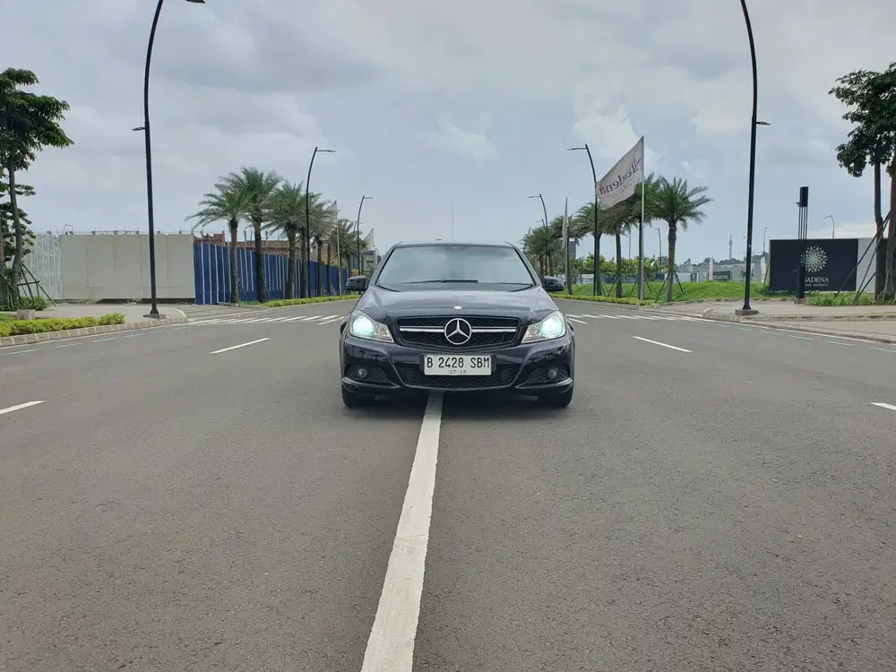 MERCEDES BENZ C200 CGI W204 CLASSIC 2012