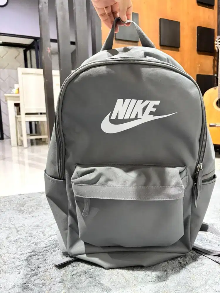 Tas Nike Abu-abu