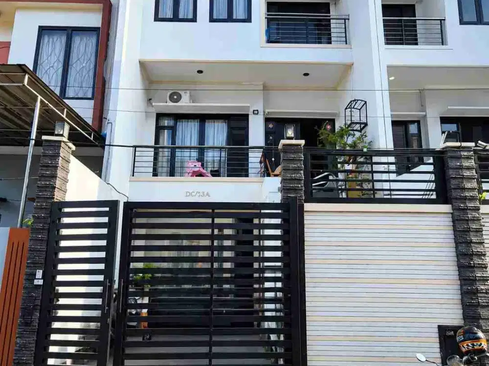 Rumah Taman Ratu Jakarta Barat Dengan Konsep One Gate System, Row 2 Mobil