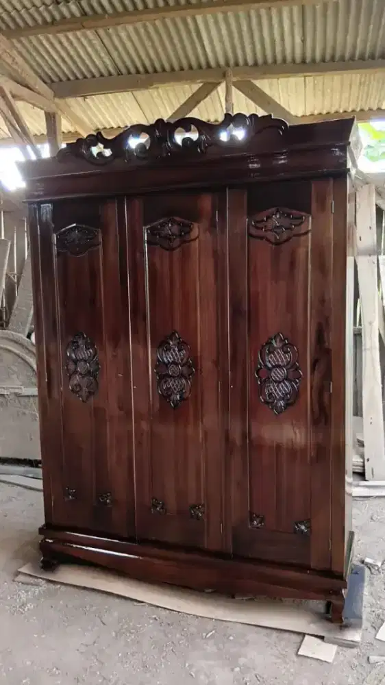 Lemari Pakaian Jati 3 Pintu