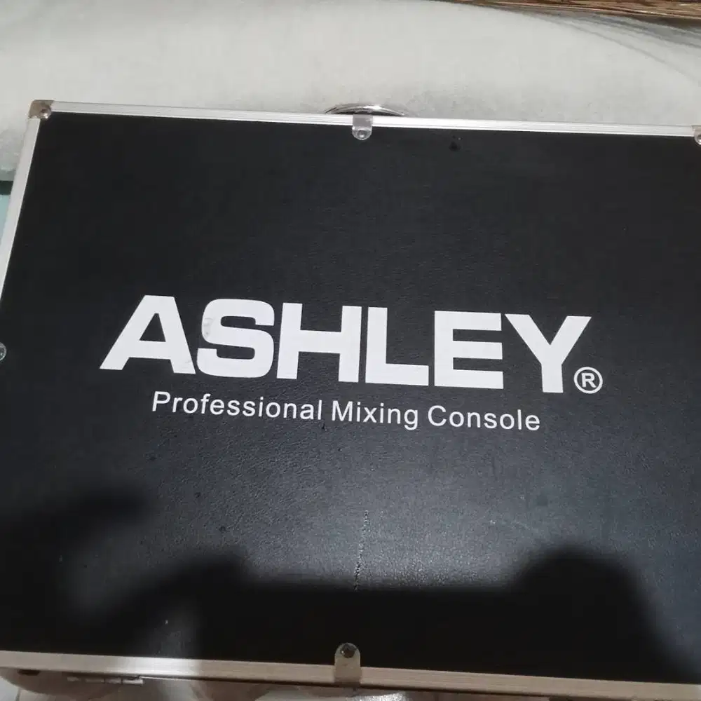 Ashley Profesional Mixing Consul