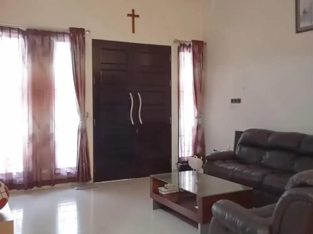 Dijual Rumah 3 Lantai SHM Strategis Semi Furnish di Citra Garden 5 Jakarta Barat