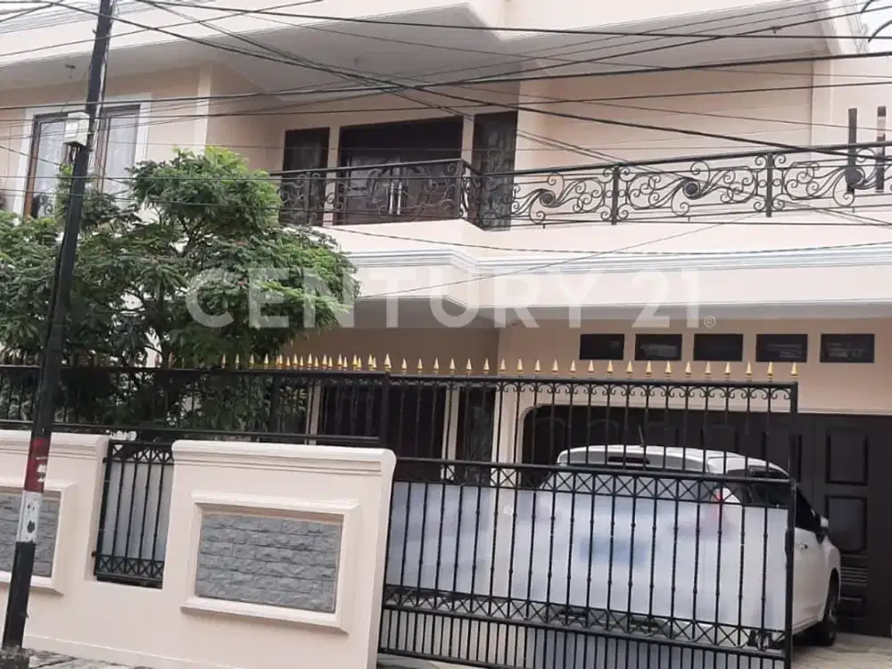 Rumah Besar Tampak Elegan 6 KT di Cempaka Putih Tengah Jakarta Pusat