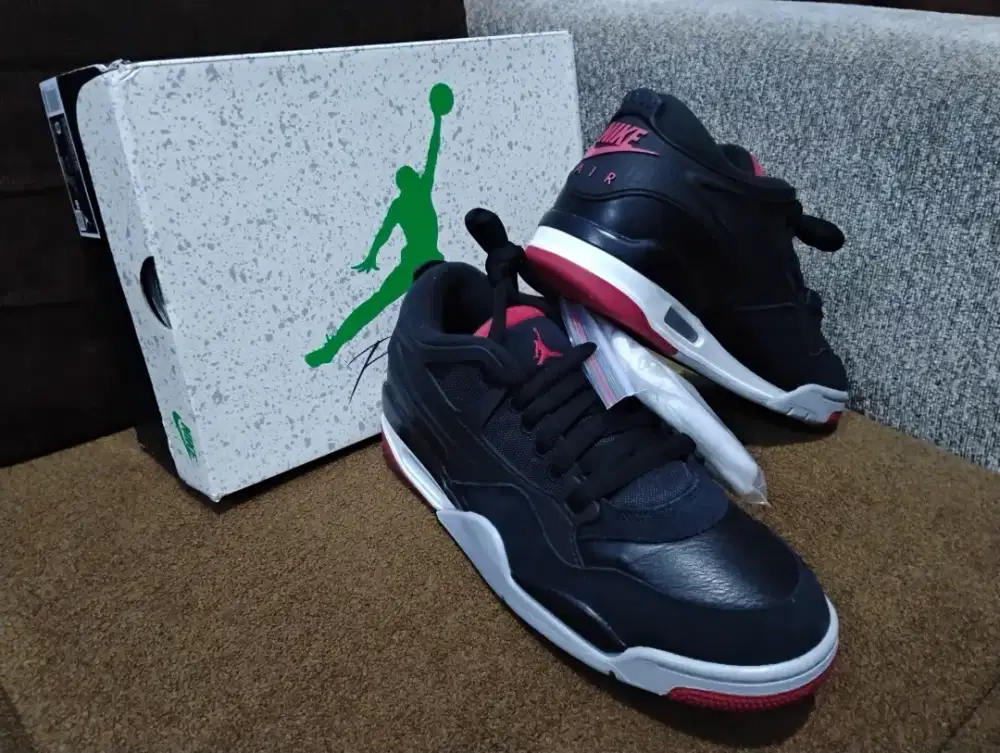 Jordan 4 rm beli di foot locker brand new belum di pakai