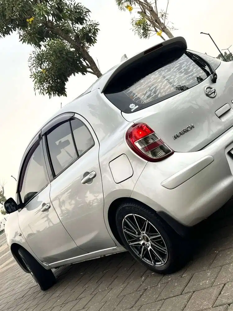 Nissan March 2011 Bensin