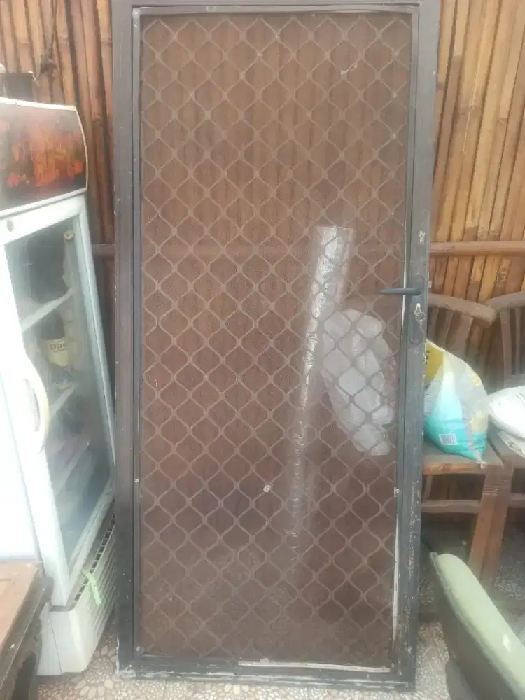 Pintu expanda bekas tanpa list