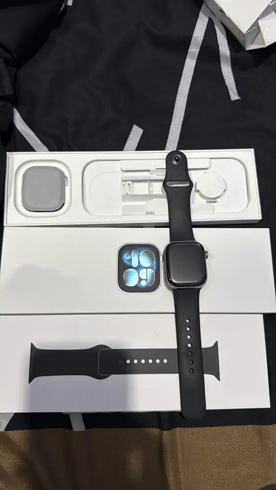WTS Apple Watch Series 11 42mm Jet Black  Kondisi 99% mulus, pemakaian