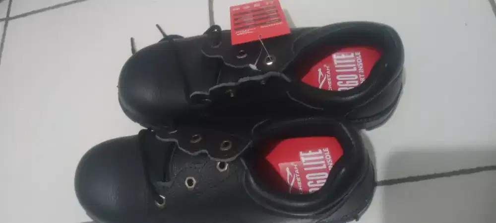 Sepatu safety cheetah ukuran 7