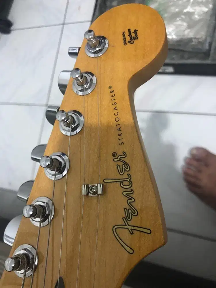 FOR SALE: Fender 70th Anniversary Player Stratocaster 2024 (Sunburst)