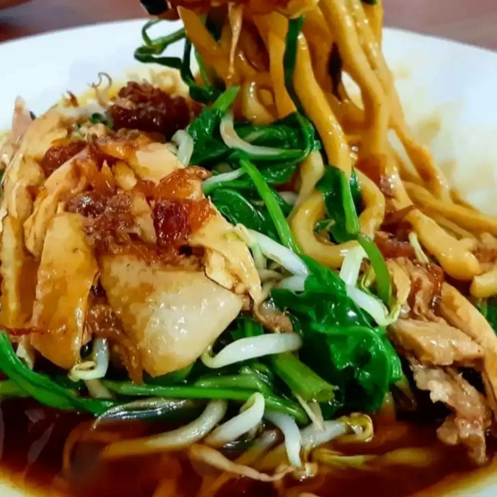Staff berpengalaman di resto non halal