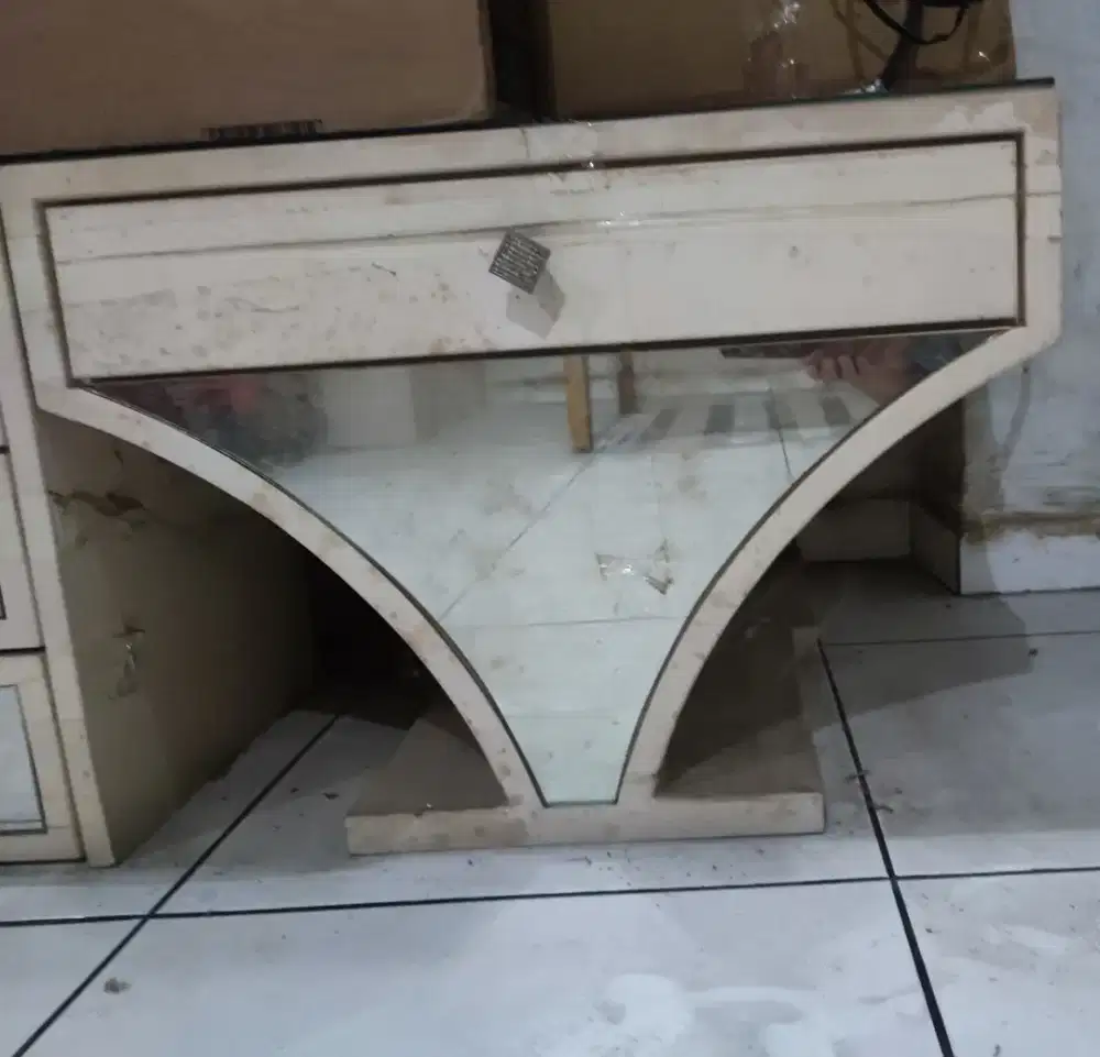Meja nakas kanan kiri